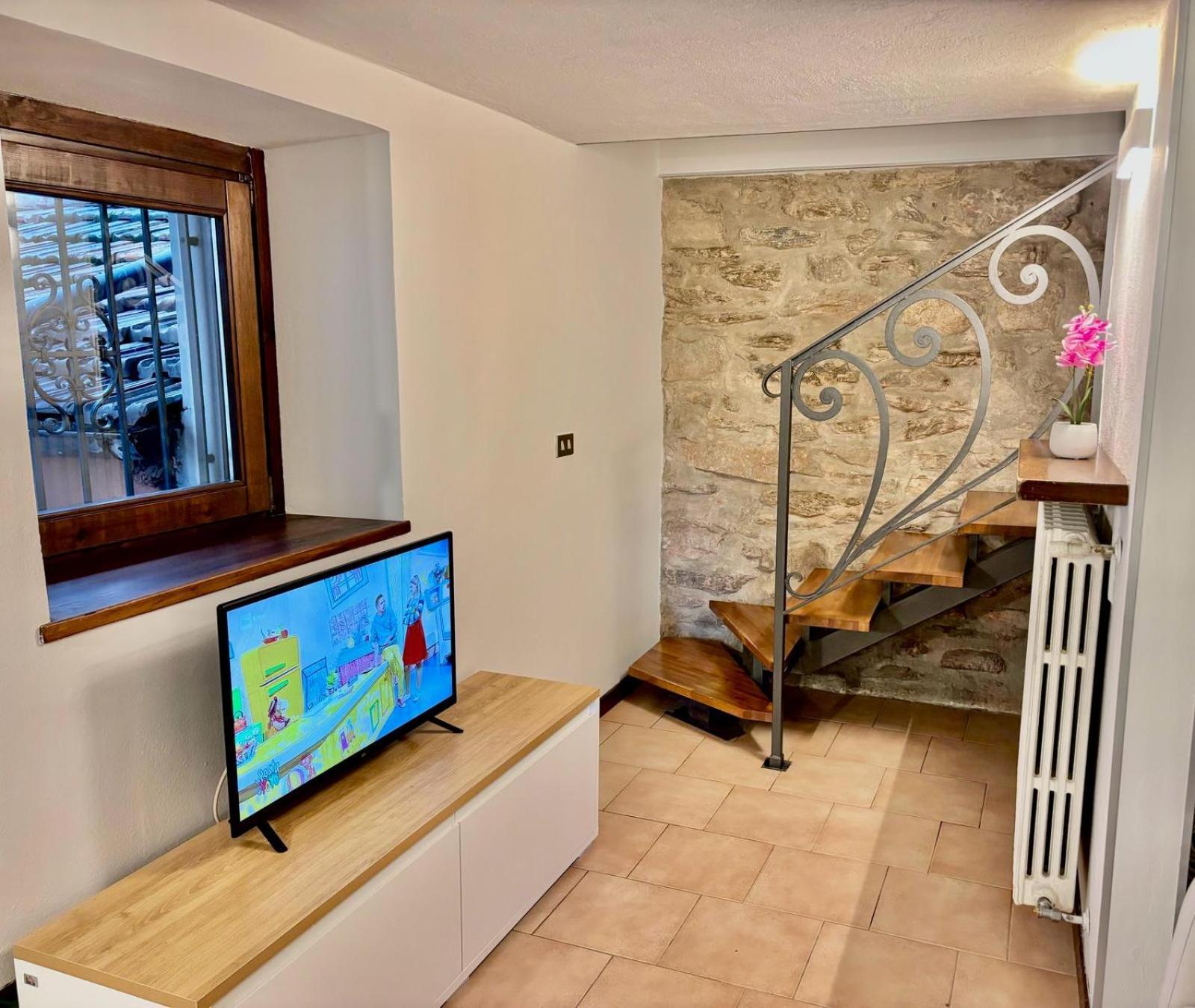 Vittoria Holiday House - Tulip Apartment And Tulip Room Стреза Экстерьер фото