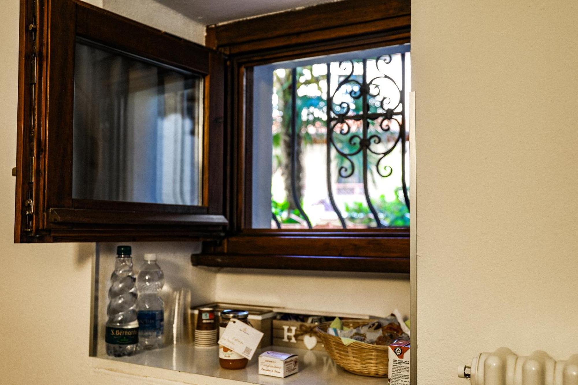 Vittoria Holiday House - Tulip Apartment And Tulip Room Стреза Экстерьер фото